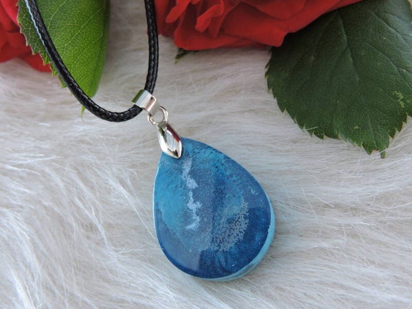 pendentif goutte bleu nuancé