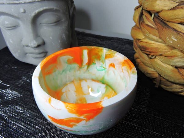 contenant orange/vert et blanc