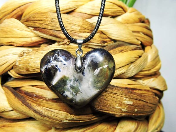 collier coeur abstrait