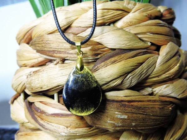 collier noir et doré