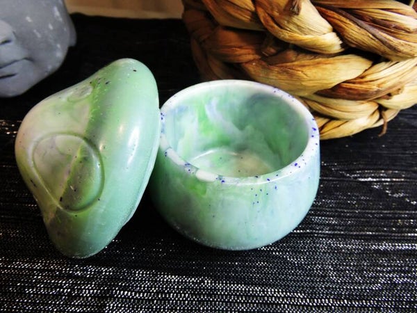 boite champignon vert clair et violet
