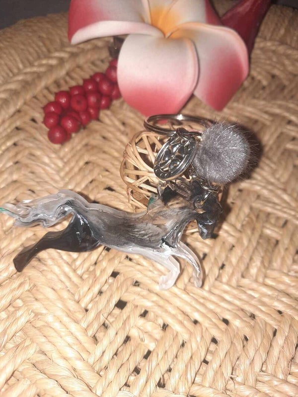 Porte clés Cheval transparent / noir / blanc