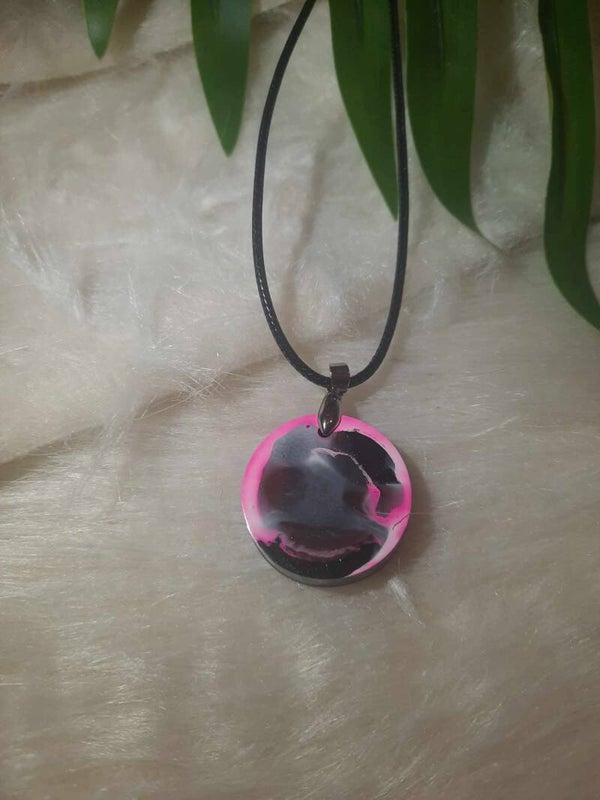 Collier avec pendentif rond rose / gris / noir