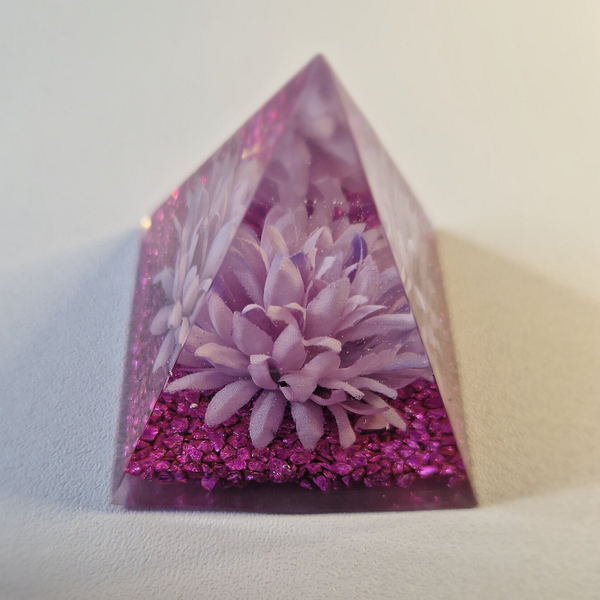 Pyramide en résine époxy Art&craft