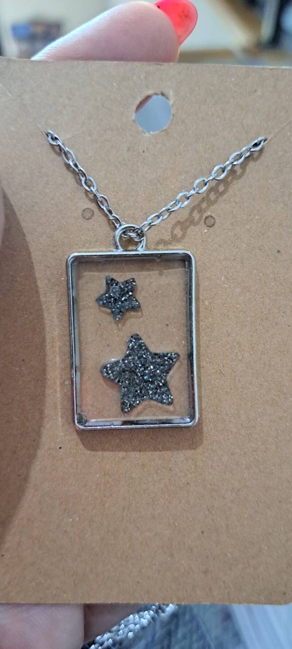 Collier en résine UV