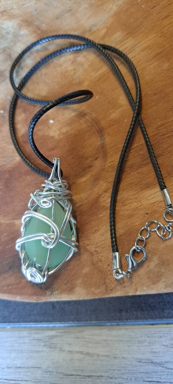 Collier en Fil Aluminium avec sa pierre CHRYSOPRASE