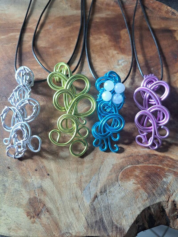 Collier en Fils d'alluinium