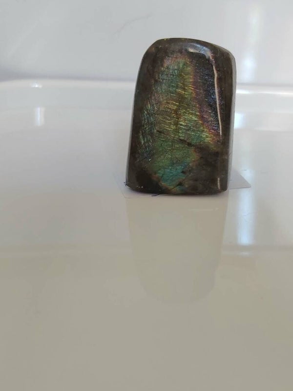 Pierre polie de Labradorite