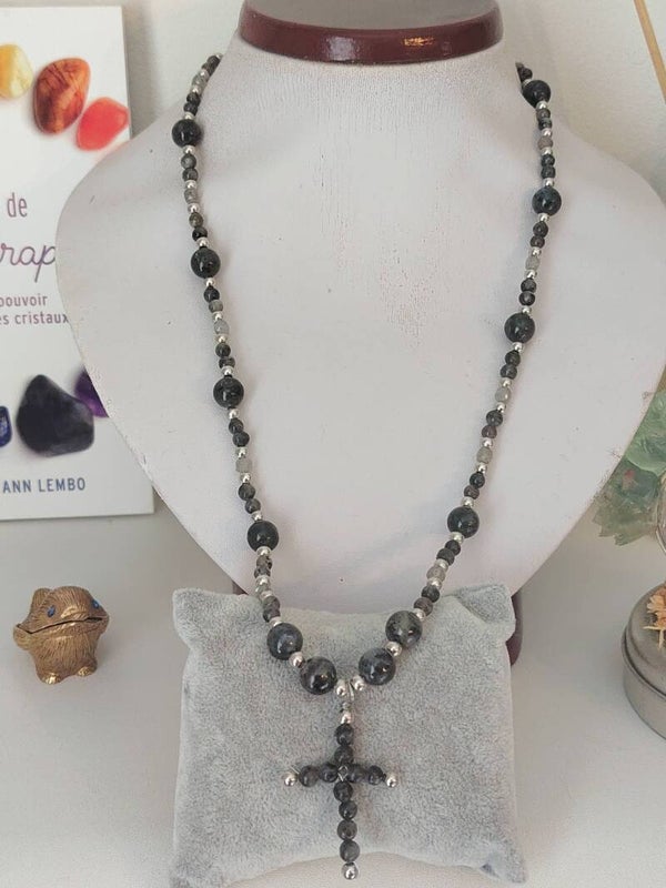 Collier en Labradorite et son pendentif croix