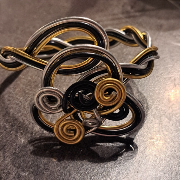 Bracelet en Fil d'aluminium Noir, doré et gris