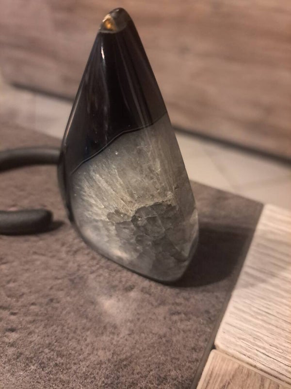 Pierre d'agate noire