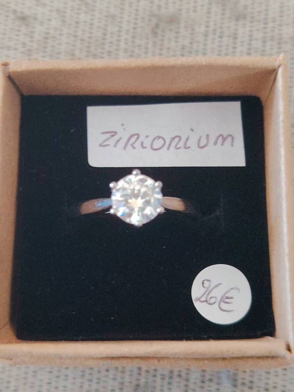 Bague réglable avec zirconium