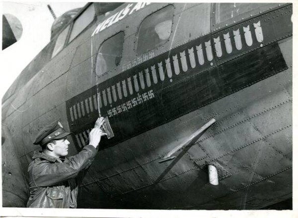 Flying Fortress B-17 Hell's Angels