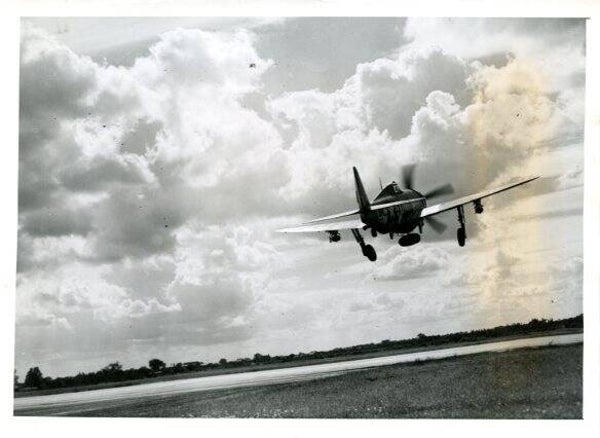 Vertrekkende Thunderbolt naar doelen in Frankrijk