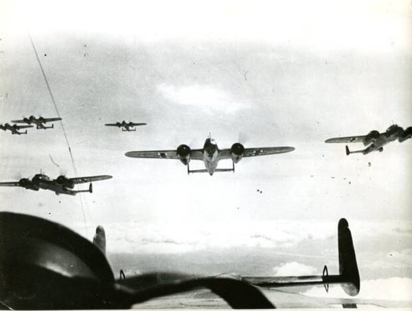 Duitse bommenwerpers richting Engelse industrie  (Persfoto, PK-Aufname, Pressphoto)