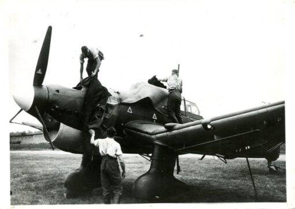 Stuka dive bomber fulfilled its task in Poland (Persfoto, PK-Aufname, Pressphoto)