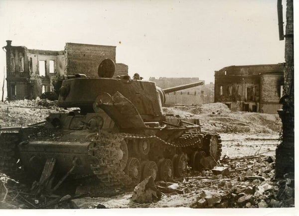Russische tank in het centrum van Stalingrad (28 okt 1942)