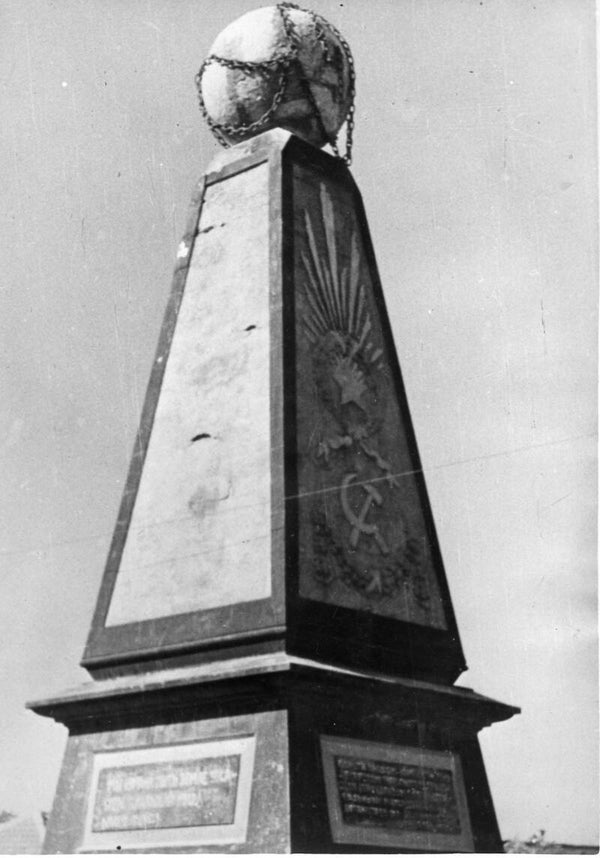 Russische obelisk Taman (6 nov 1942)