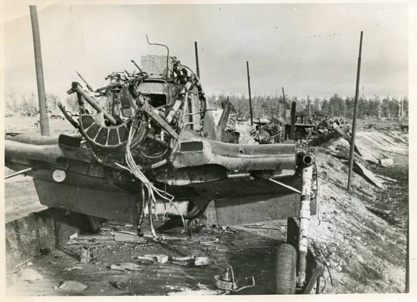 Russische vernietigde vliegtuigen op wagons (27 nov 1942)