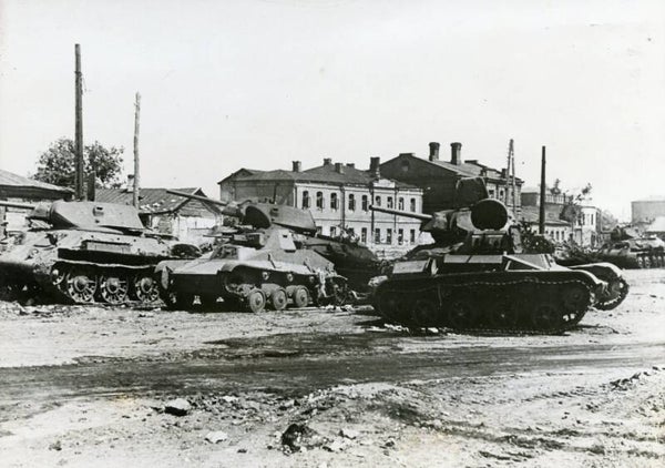 vernietigde Russische tanks in Woronesch (7 jun 1942)