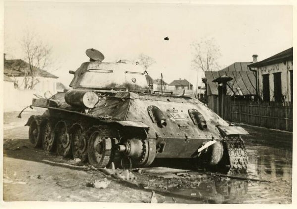 Vernietigde Russische tank bij Charkow (29 mrt 1943)