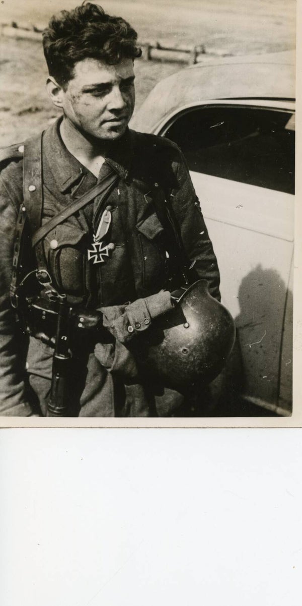 Duitse Soldaat tot inzet bereidt (3 aug 1943)