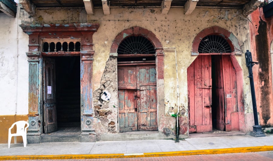 Zerfalles Haus