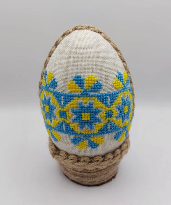 Geborduurd Decoratief Paasei met Traditioneel Motief