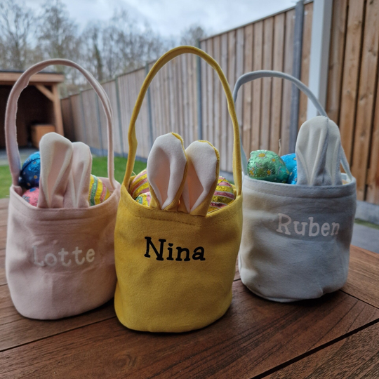 Fluwelen paasmandje met naam