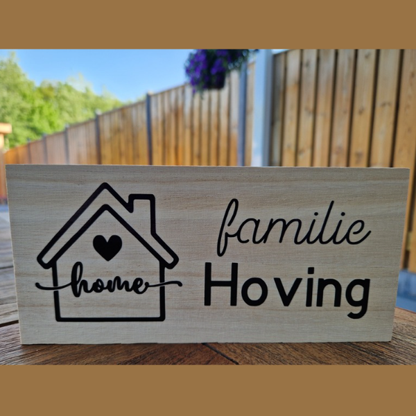 Gepersonaliseerd houten naambord 'home' met naam