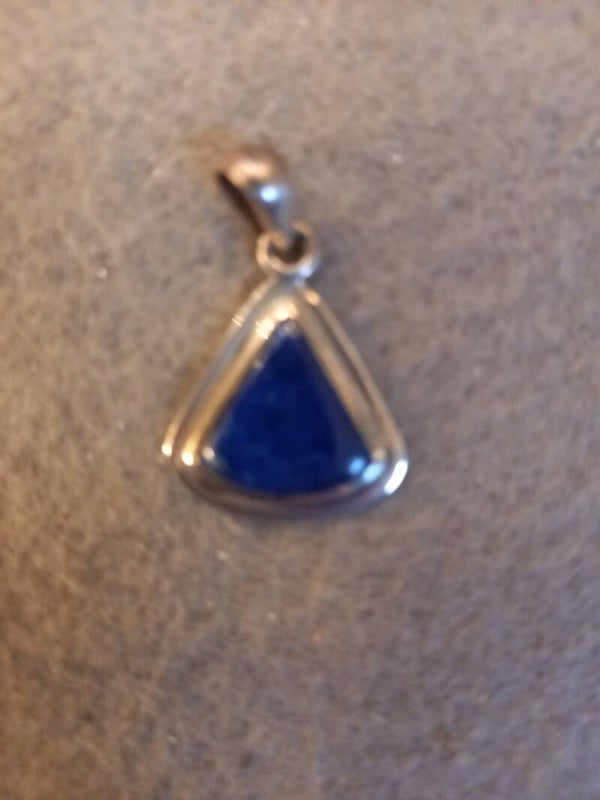 Hanger:  lapis lazuli driehoekig klein