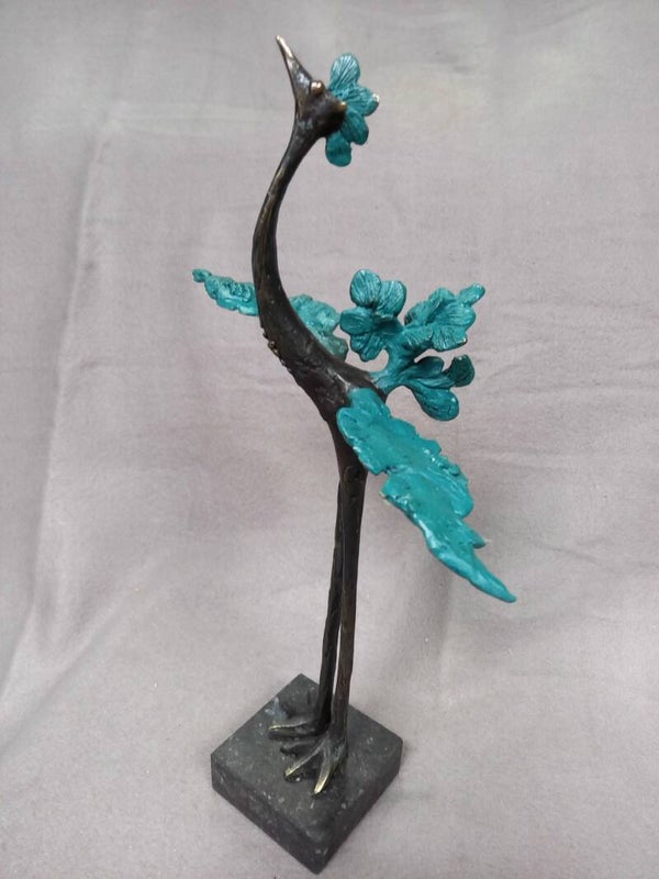 Paradijsvogel in brons met blauwe vleugels en staart