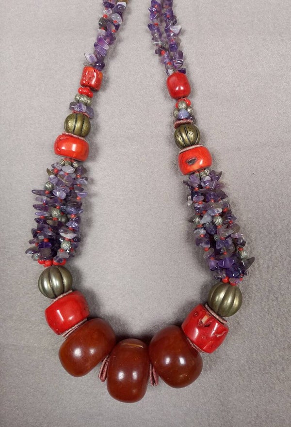 Authentiek Berber collier met amber, koraal en amatist