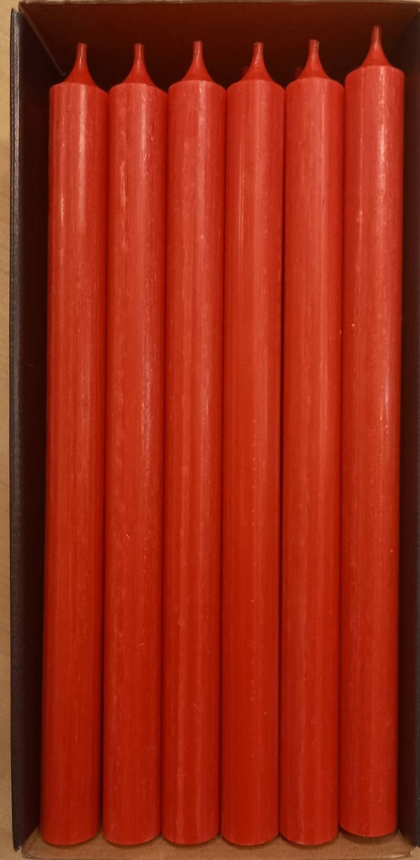 Dinerkaarsen in Kerstkleuren rood en groen.
