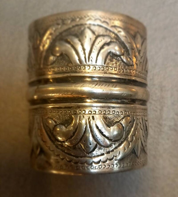 Brede bewerkte antieke armband uit Egypte of Yemen