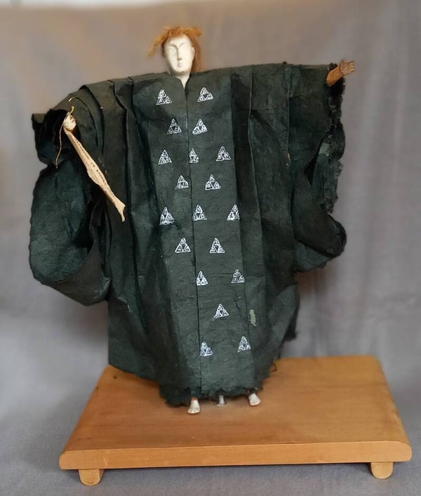 Japanse vrouw in Kabuki dracht van handgeschept papier