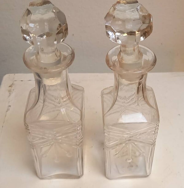 Olie en azijnstel van geslepen glas