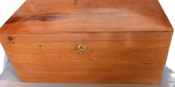 Grote documenten en/of sieraden kist van notenhout