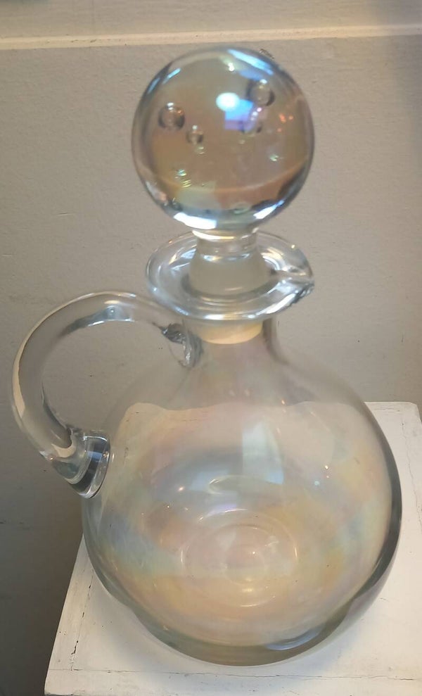 Glazen karaf met dop met parelmoer glans