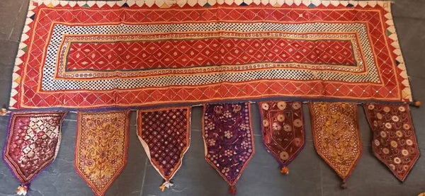 Hand geborduurd Wandkleed uit India met 7 punten