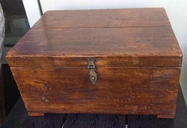 Antieke kist van middel groot formaat