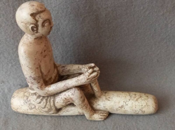 Beeld van soapstone  van man op boot