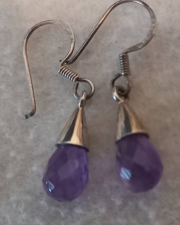 Oorhangers van facet geslepen pegels van amatist in zilver
