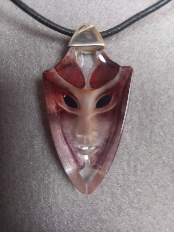 Collier met masker van Mats Jonasson