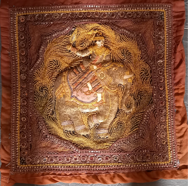 Wandkleed van ruiter op olifant