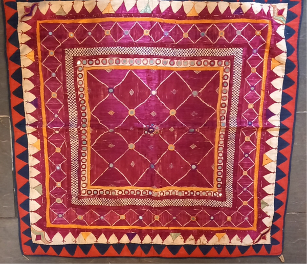 Hand geborduurd  wandkleed uit India