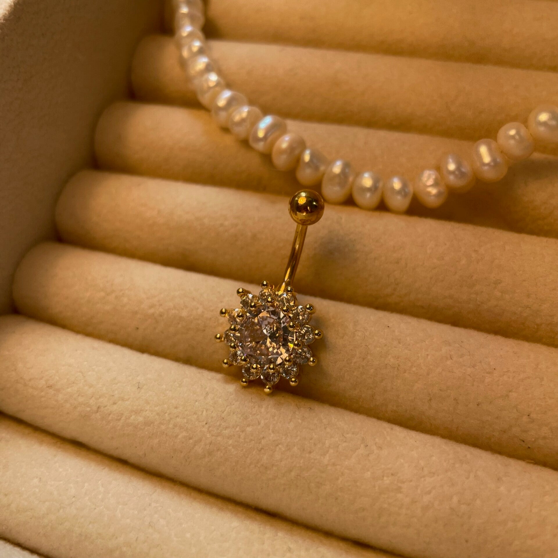 Sunshine Glow Navelpiercing