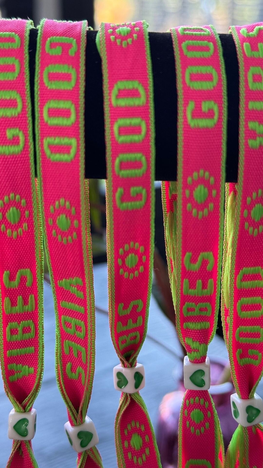 Festival armband - Good vibes roze