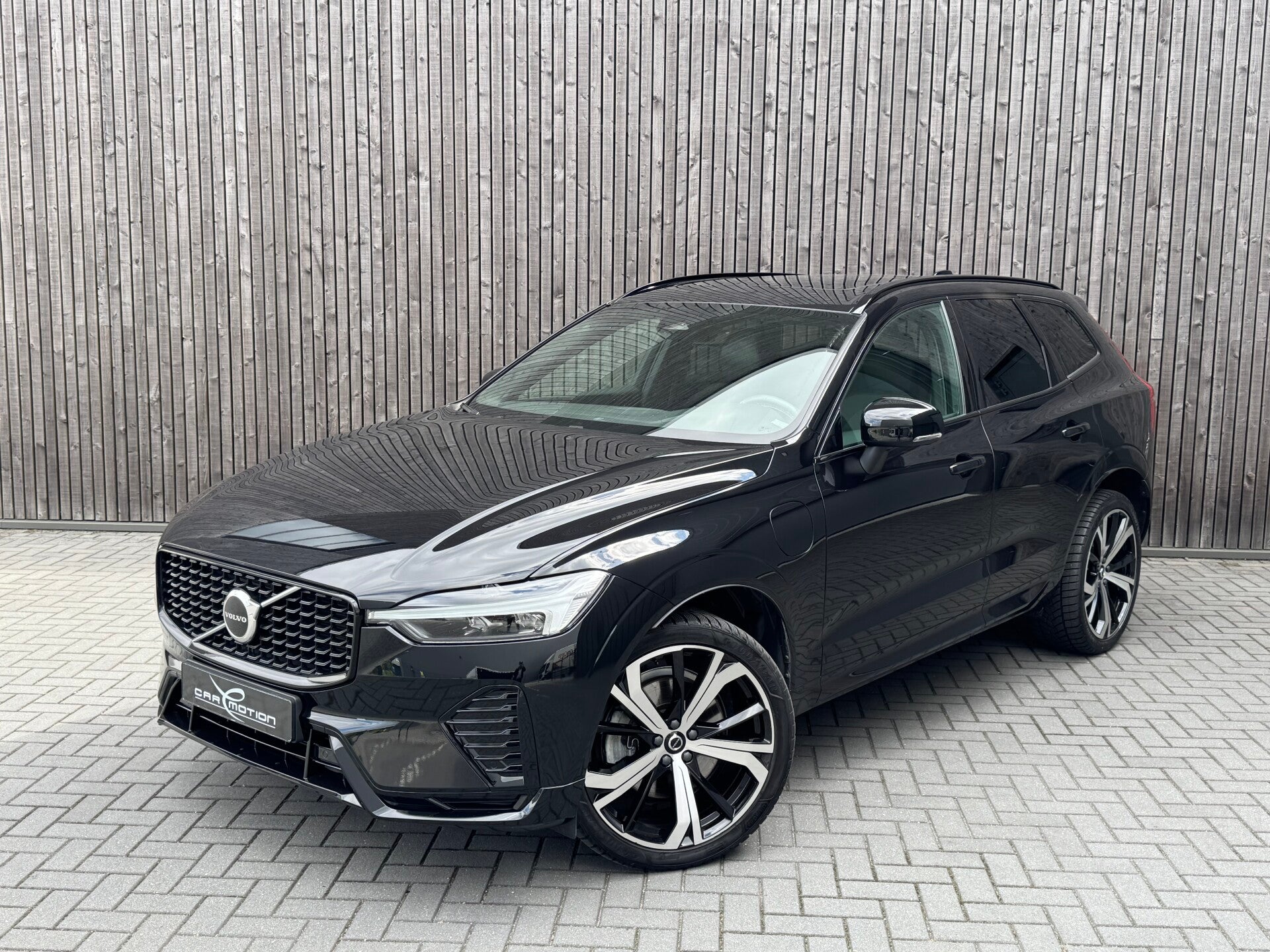 Volvo XC60 2.0 T8 R-Design FACELIFT/PANO/HARMAN KARDON