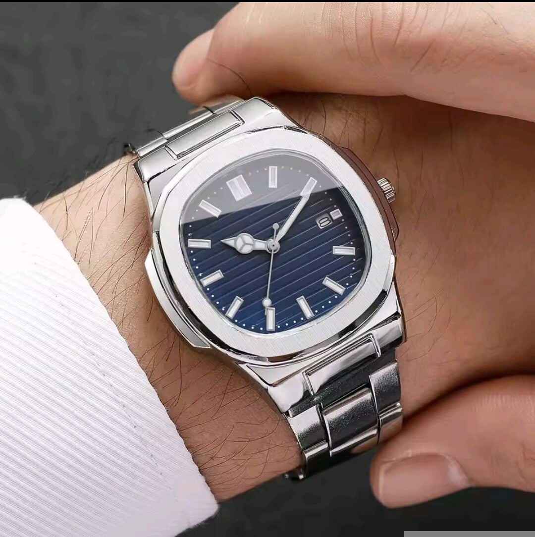 Montre en acier inoxydable Fond bleu marin. Quartz.
